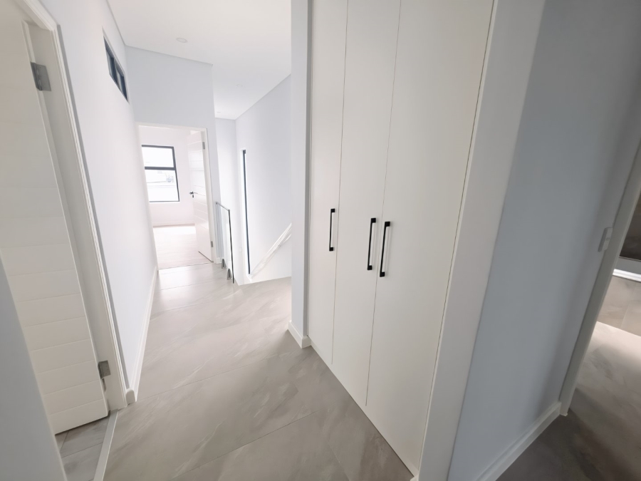 5 Bedroom Property for Sale in Sandown Western Cape
